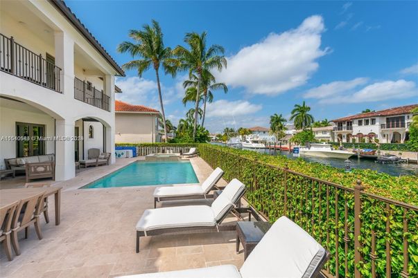 Exterior, Pool, Water