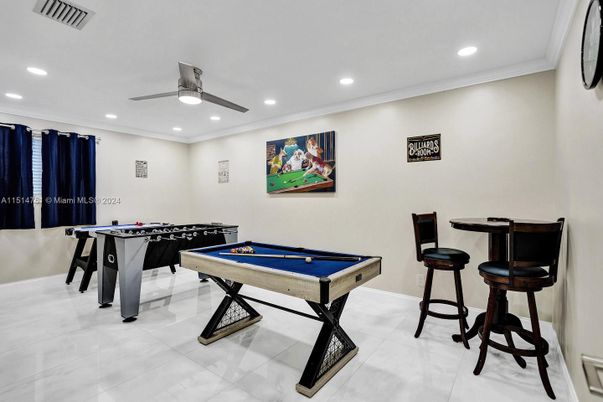 Billiard Table, Game Room, Interior, Recessed Lighting