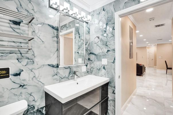 Bathroom, Interior, Marble, Marble Walls, Recessed Lighting