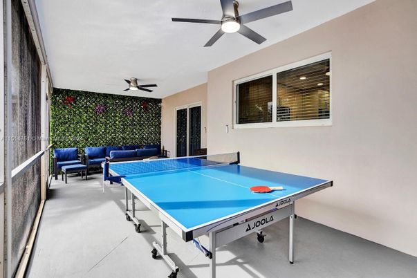 Game Room, Interior