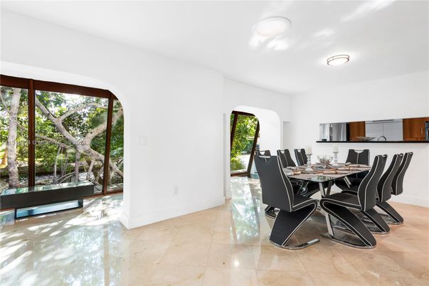 Dining room, Interior