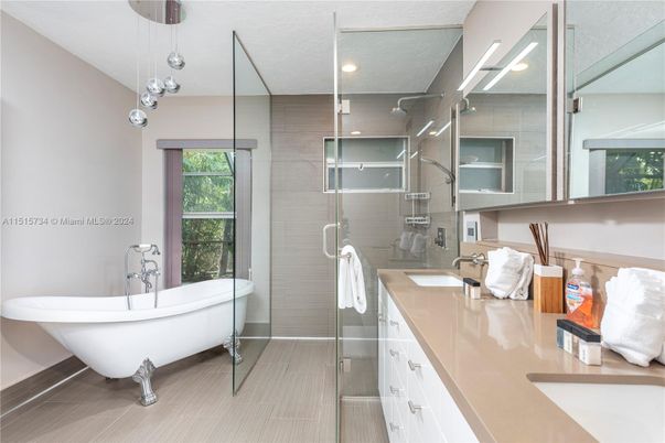 Bathroom, Free Standing Baths, Glass Shower, Interior, Pendant Lights, Recessed Lighting