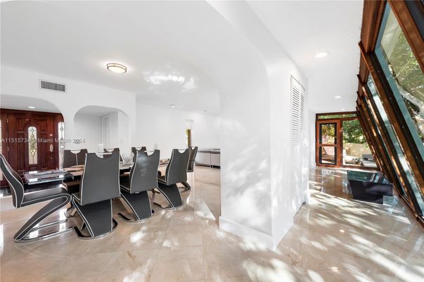 Dining room, Interior, Recessed Lighting