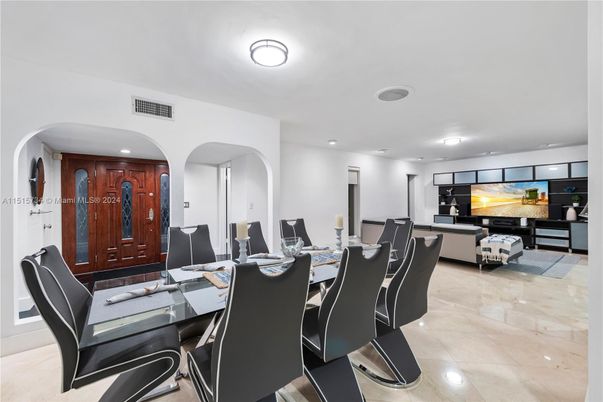 Dining room, Interior, Recessed Lighting