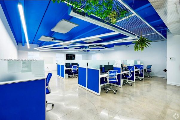 Home Office, Interior