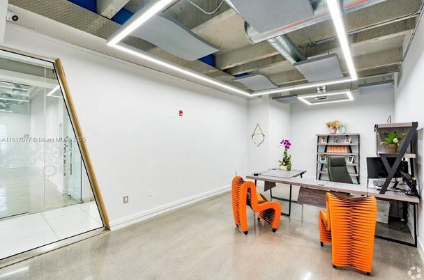 Home Office, Interior