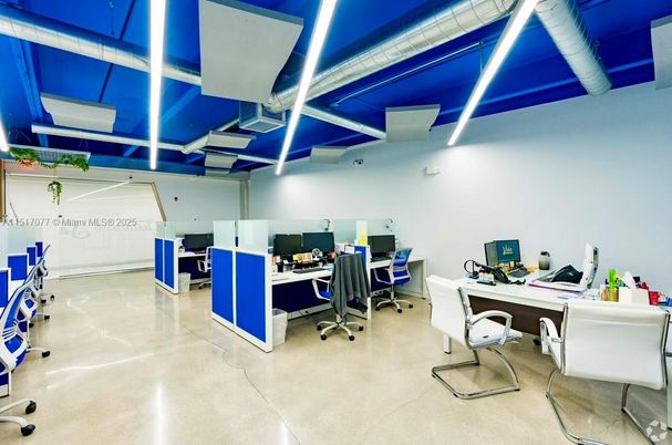 Home Office, Interior