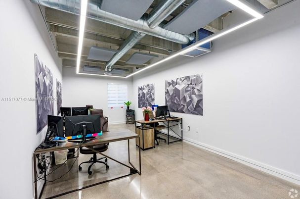 Home Office, Interior