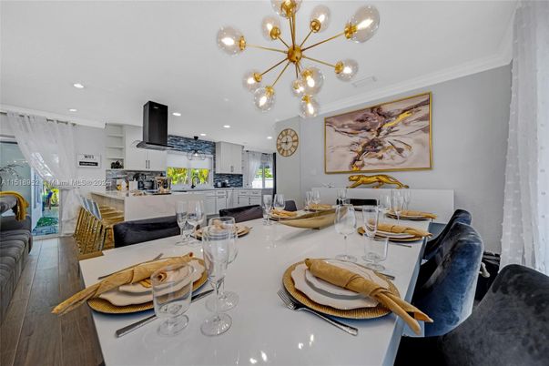 Dining room, Interior, Kitchen, Pendant Lights, Recessed Lighting, Wood Texture Flooring