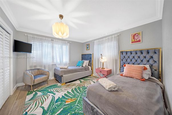 Bedroom, Interior, Living room, Pendant Lights, Wood Texture Flooring