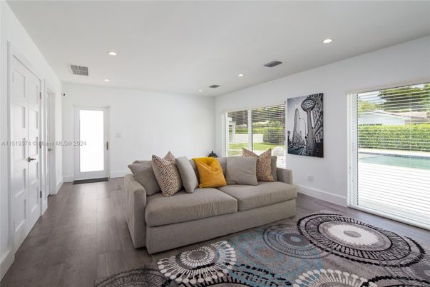 Interior, Living room, Recessed Lighting, Wood Texture Flooring