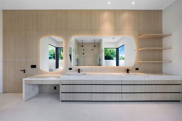 Bathroom, Interior, Recessed Lighting
