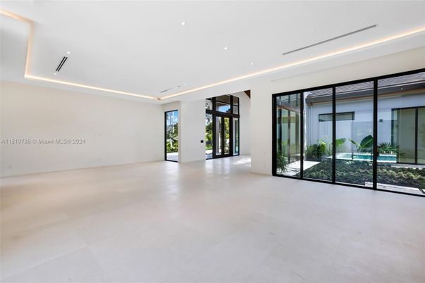 Empty room, Interior, Recessed Lighting