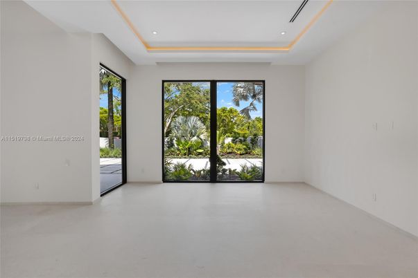 Empty room, Interior, Recessed Lighting