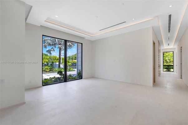 Empty room, Interior, Recessed Lighting