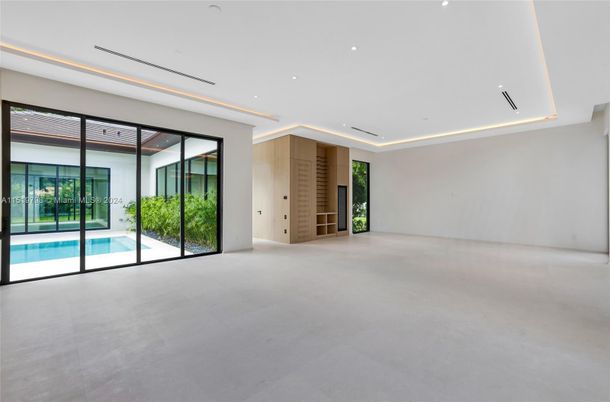 Empty room, Interior, Recessed Lighting