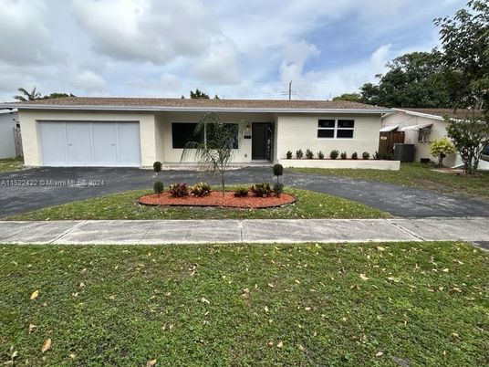 Attached, Exterior, Facade, Ranch