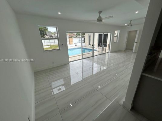 Empty room, Interior, Recessed Lighting
