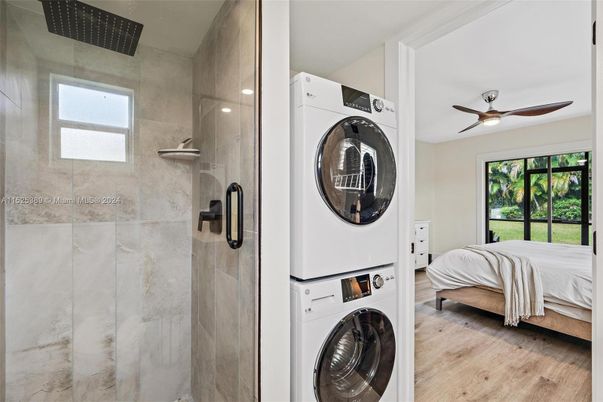 Bedroom, Interior, Washer, Wood Texture Flooring
