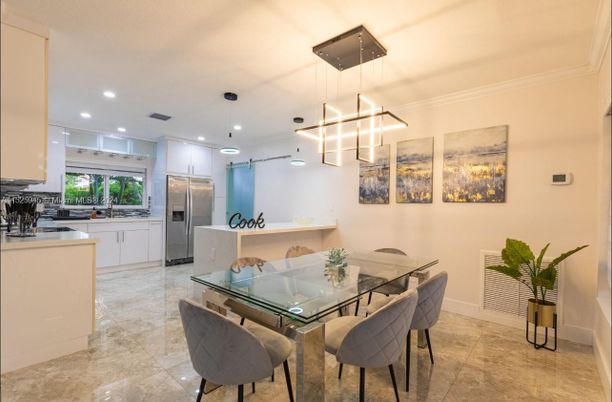 Dining room, Interior, Kitchen, Pendant Lights, Recessed Lighting, Stainless Steel Appliances