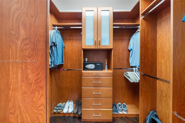 Interior, Walk-in Closets