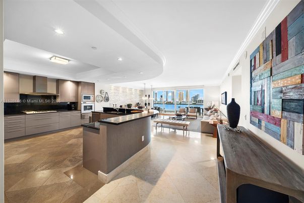 Interior, Kitchen, Living room, Pendant Lights, Recessed Lighting, Stainless Steel Appliances