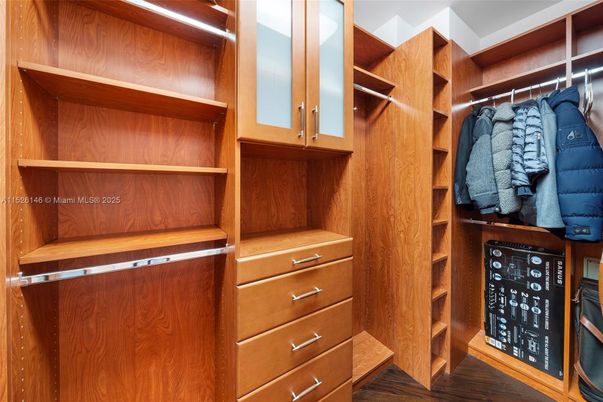 Interior, Walk-in Closets, Wood Texture Flooring