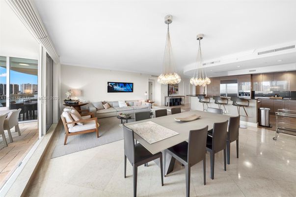 Chandelier, Dining room, Interior, Kitchen, Living room, Pendant Lights, Recessed Lighting