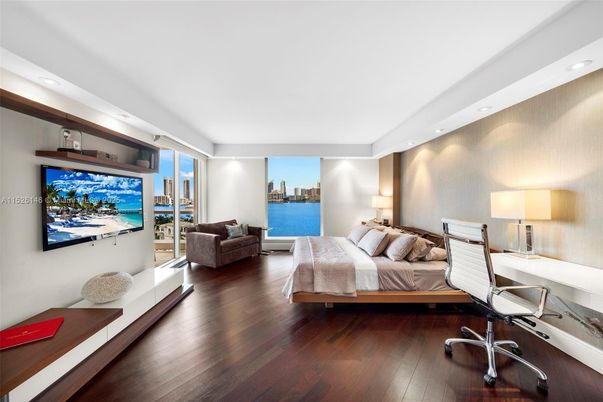 Bedroom, Home Office, Interior, Recessed Lighting, Water, Wood Texture Flooring