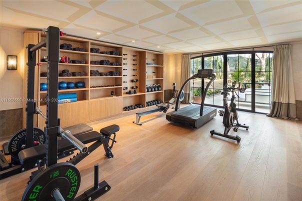 Fitness Equipment, Interior, Recessed Lighting, Wood Texture Flooring