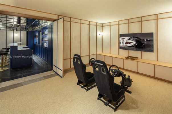 Home Office, Interior