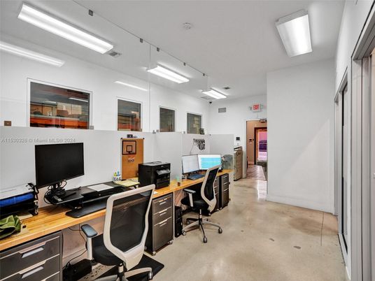 Home Office, Interior