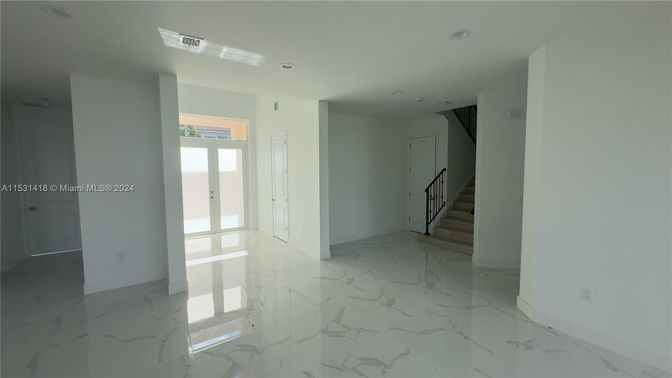 Empty room, Interior, Marble, Recessed Lighting