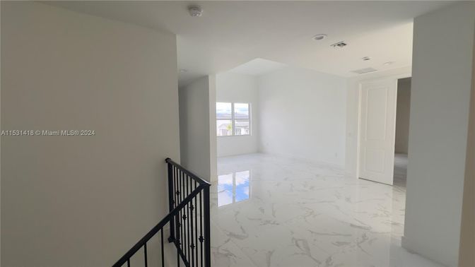 Empty room, Interior, Marble, Recessed Lighting