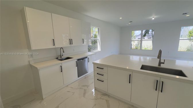Interior, Kitchen, Marble, Recessed Lighting