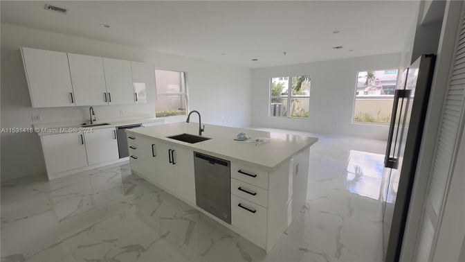 Interior, Kitchen, Marble, Recessed Lighting