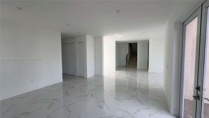 Empty room, Interior, Marble, Recessed Lighting