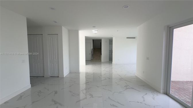 Empty room, Interior, Marble, Recessed Lighting