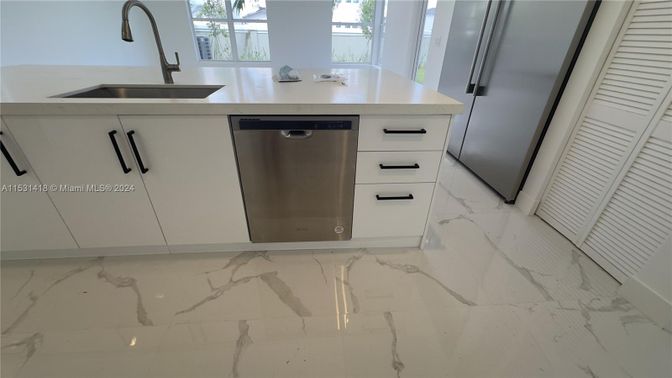 Interior, Kitchen, Marble, Stainless Steel Appliances
