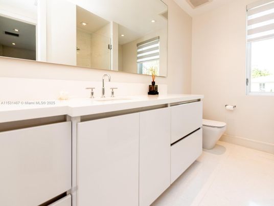 Bathroom, Interior, Recessed Lighting