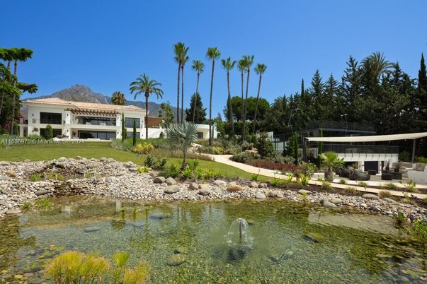 Exterior, Lake