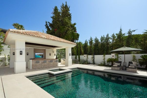 Exterior, Pool