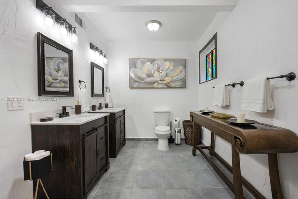 Bathroom, Dual Sink Vanities, Interior