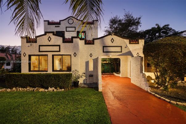 Exterior, Facade, Spanish Mediterranean
