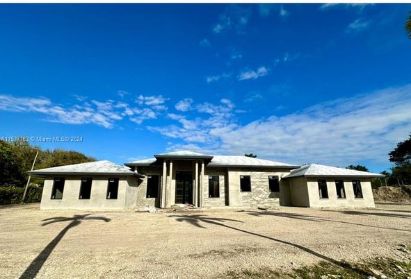 Backyard, Exterior, Facade, Ranch