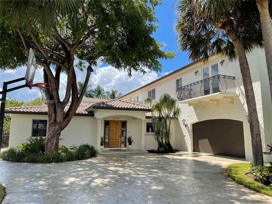 Attached, Exterior, Facade, Spanish Mediterranean