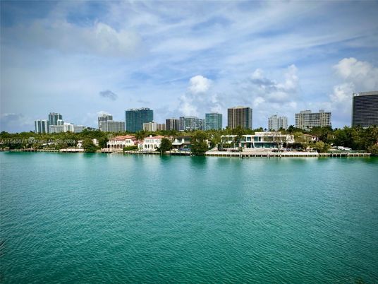 Exterior, Lake