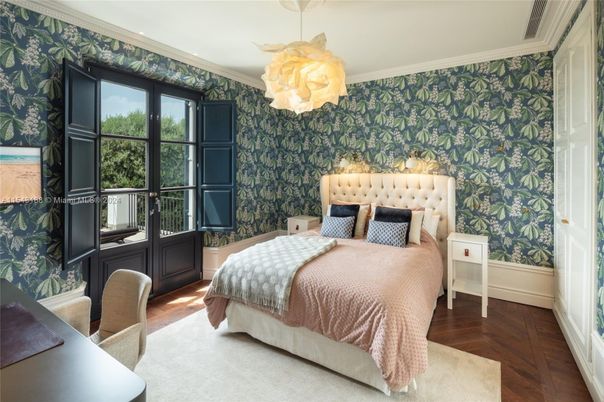 Bedroom, Chandelier, Interior, Pendant Lights, Wood Texture Flooring