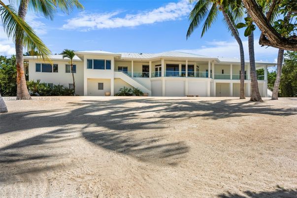 Attached, Exterior, Facade, Ranch