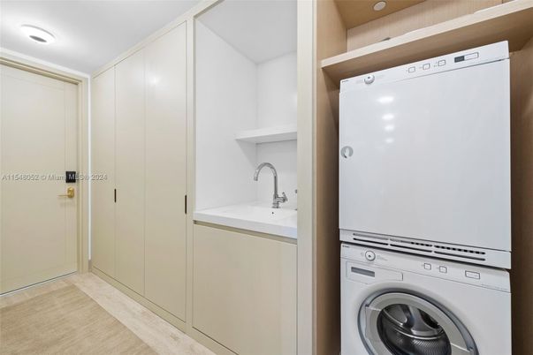 Interior, Recessed Lighting, Utility Closets, Washer, Wood Texture Flooring